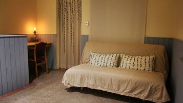 Signature House, 1 Bedroom, Non Smoking, City View | 1 bedroom, desk, blackout drapes, free WiFi