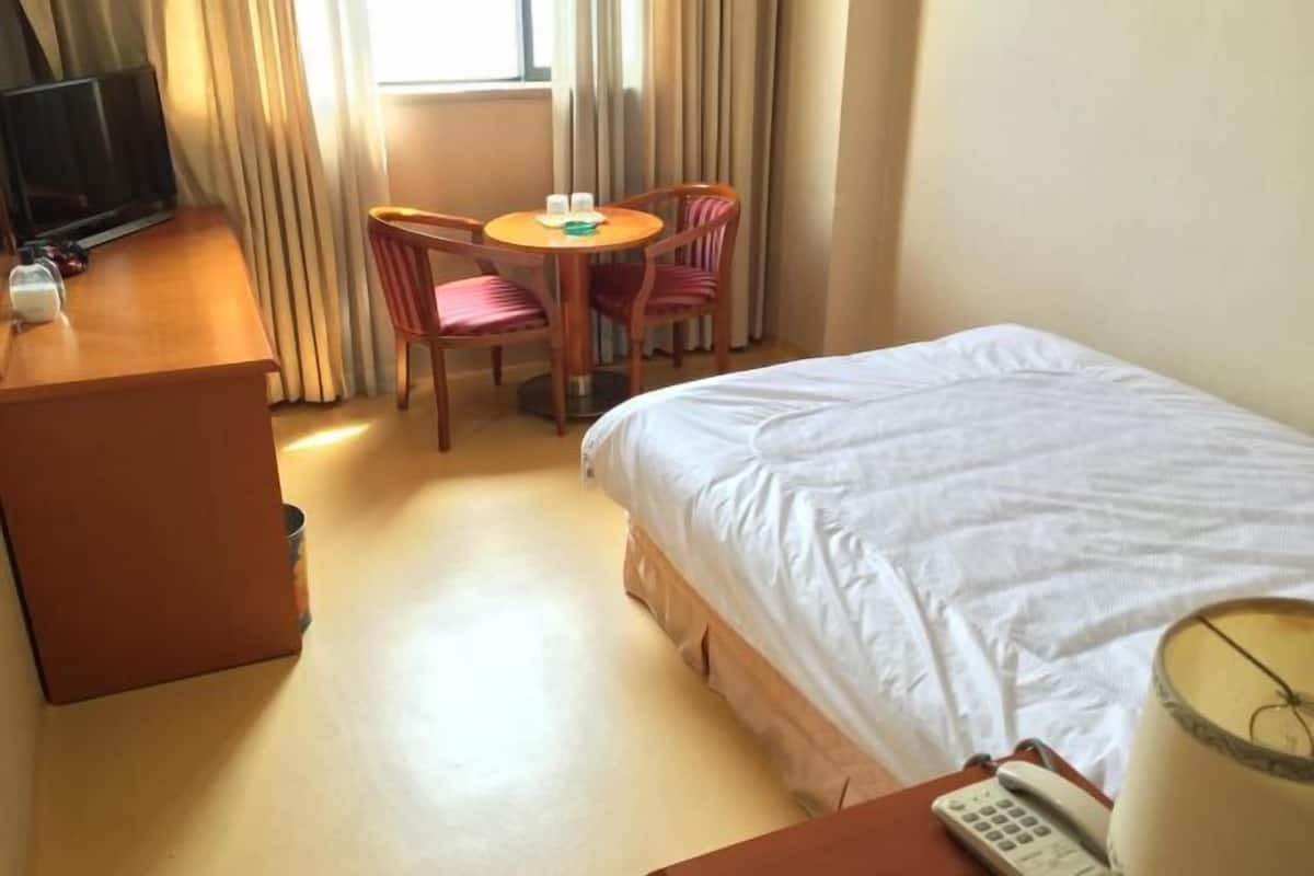 Minibar, in-room safe, desk, free WiFi