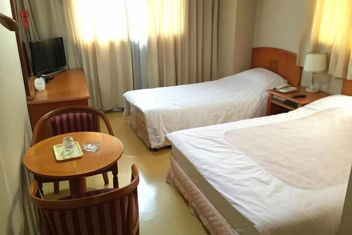 Minibar, in-room safe, desk, free WiFi