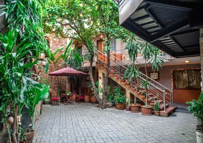 Courtyard - Vien Ngoc Xanh 1 Hotel (Ho Chi Minh City)