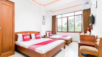 Superior Triple Room | Desk, laptop workspace, blackout drapes, free WiFi