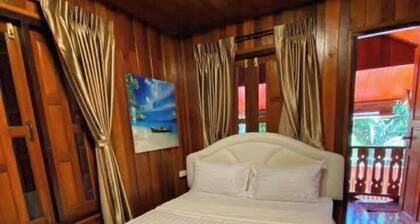 Ruan Mai Naiyang Beach Resort