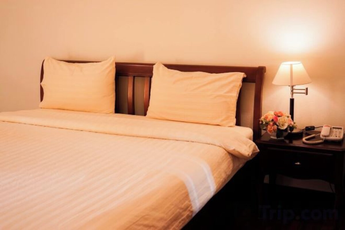 Escritorio, wifi gratis, ropa de cama