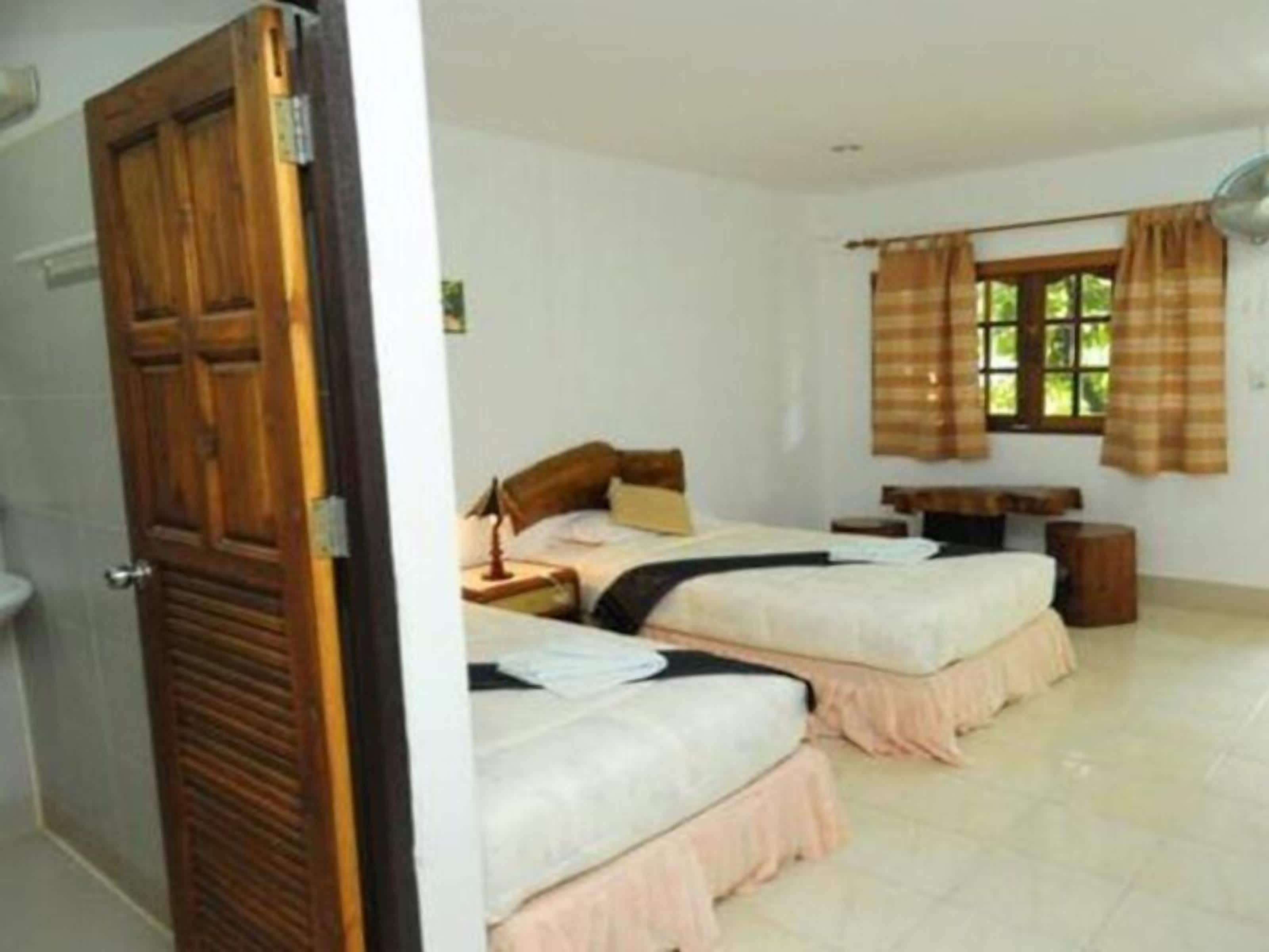Double Room with Balcony | Desk, free WiFi