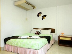 Desk, free WiFi - Ruan Mai Sang Ngam Resort (Sa Khu)