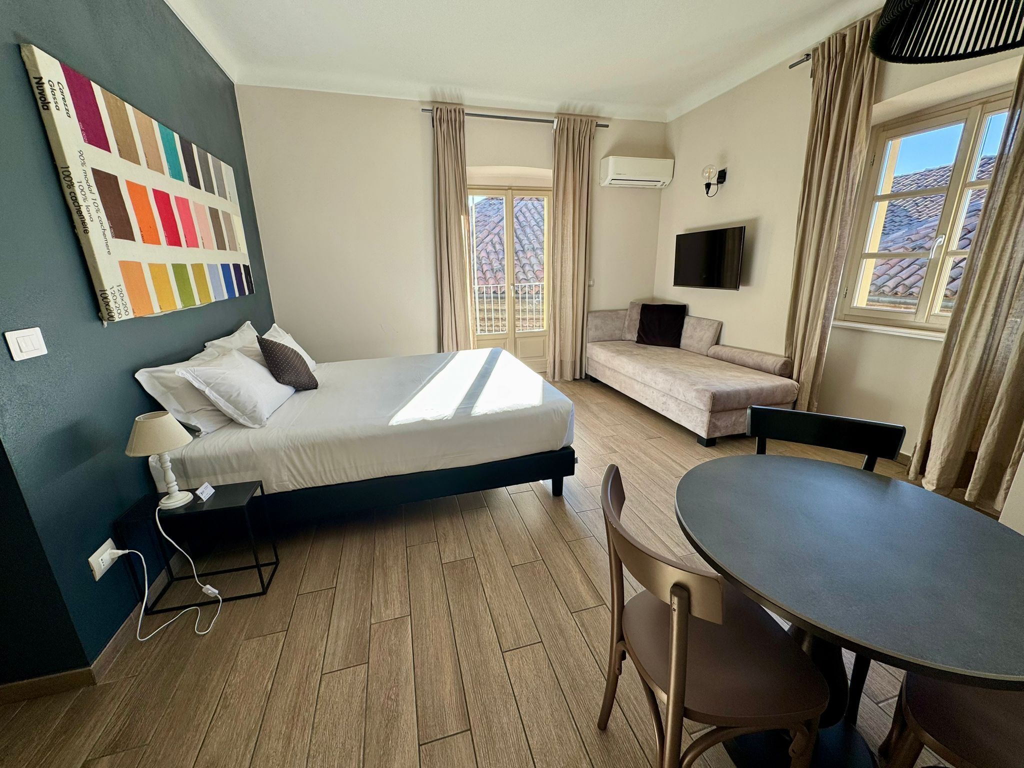 Deluxe Studio Suite | Premium bedding, down comforters, pillowtop beds, desk