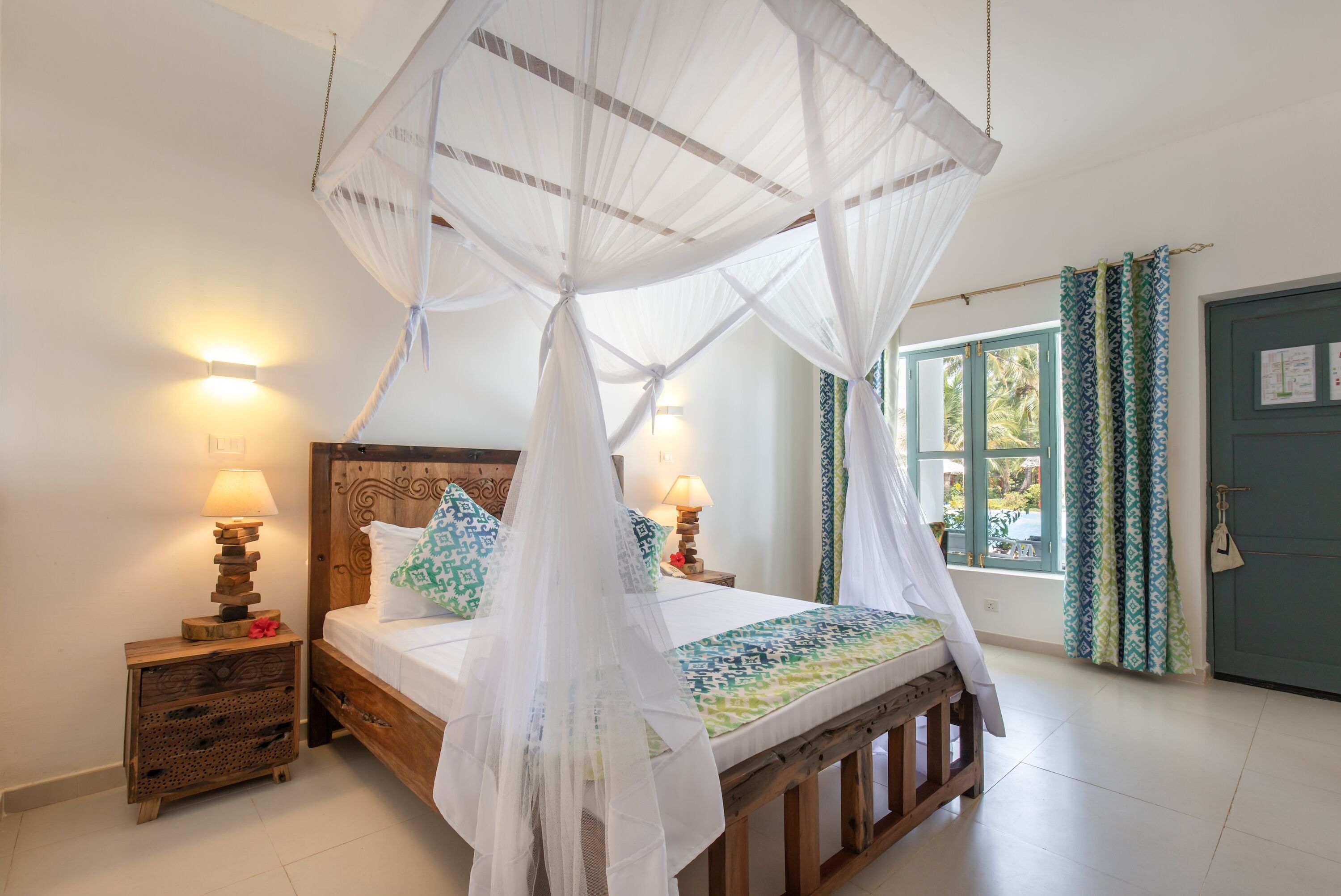 deluxe room, pool view, beachside | 1 bedroom, premium bedding, free minibar items, in-room safe