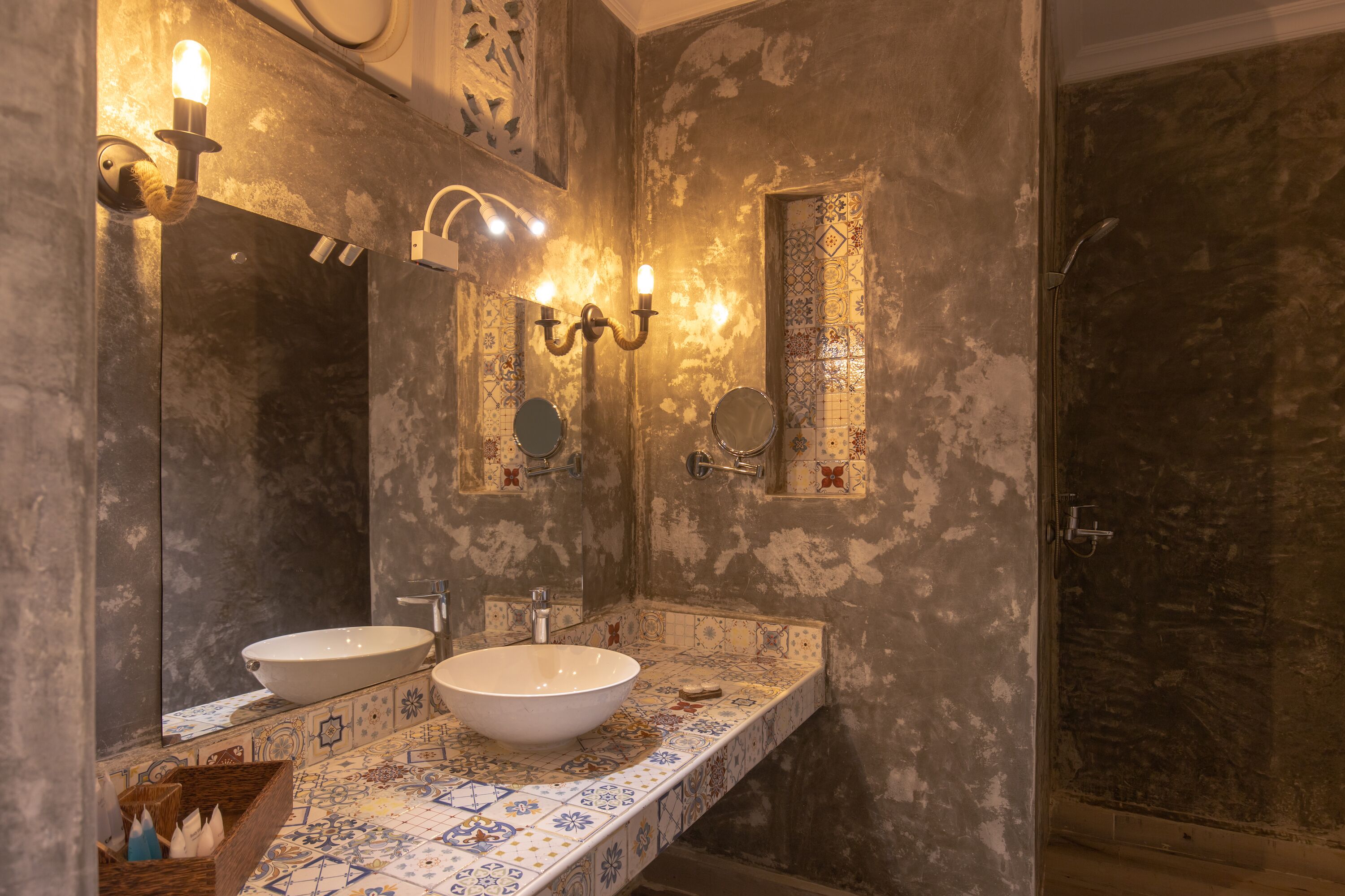 swim-up | bathroom | shower, free toiletries, hair dryer, slippers