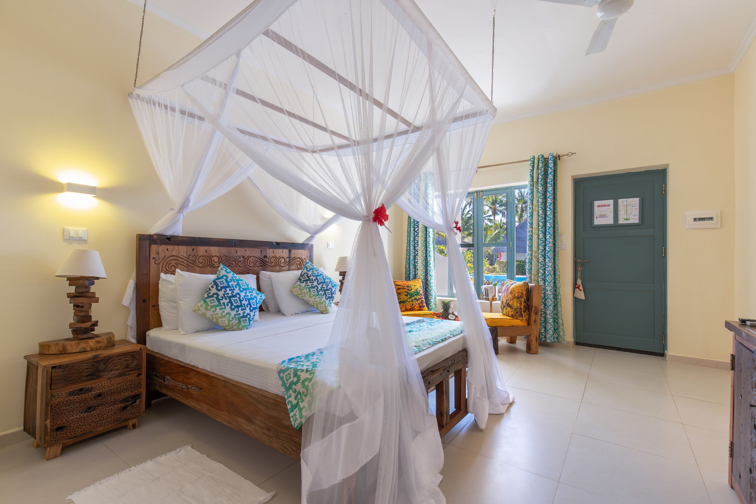 deluxe room, pool view, beachside | 1 bedroom, premium bedding, free minibar items, in-room safe