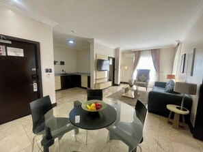 Luxury Suite, Pool View | In-room dining