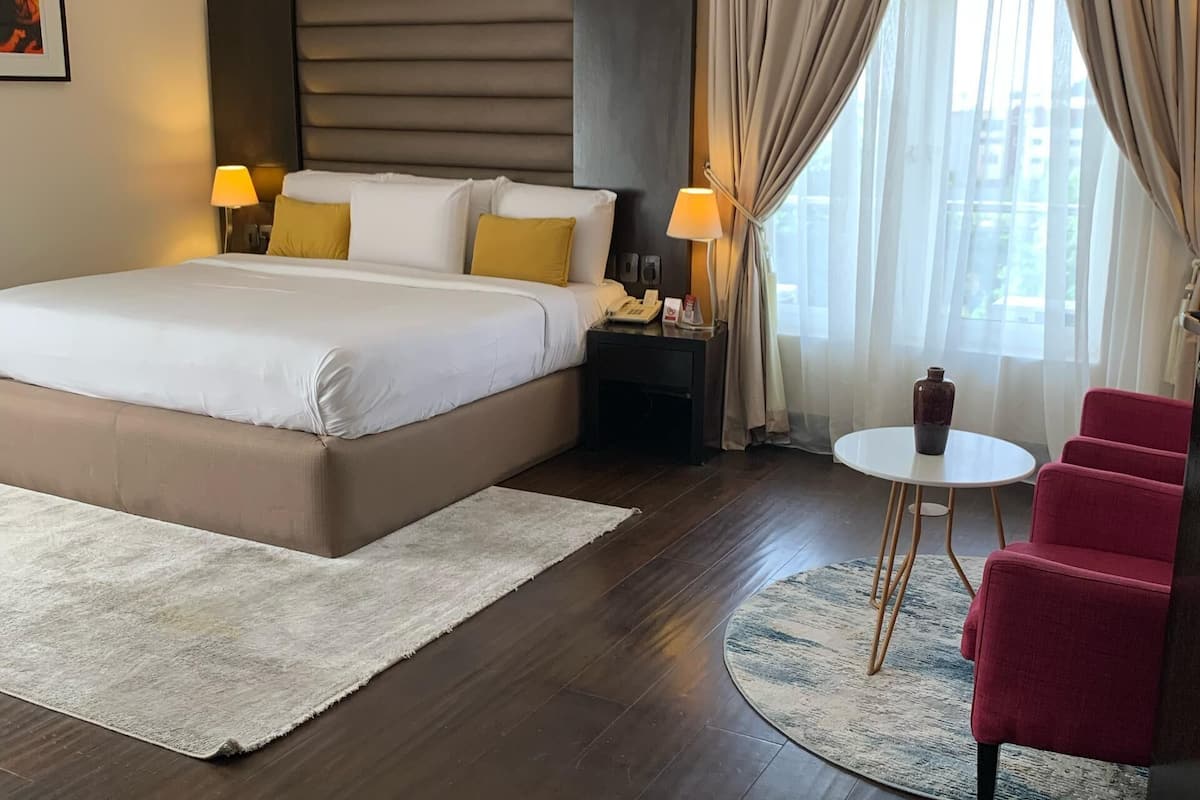 1 bedroom, premium bedding, in-room safe, desk