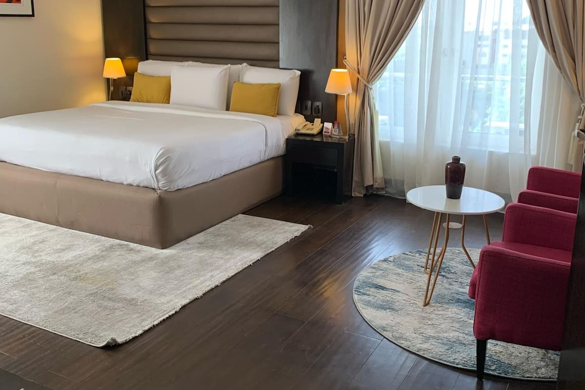 1 bedroom, premium bedding, in-room safe, desk