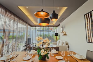 Villa Exécutive, 4 chambres, piscine privée, vue piscine | Salle de séjour