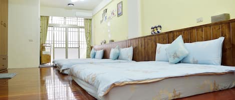 Chambre Familiale | Bureau, chambres insonorisées, lits pliants/supplémentaires