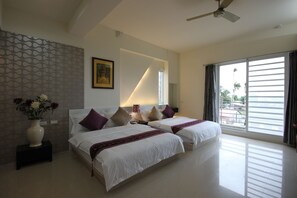 Bàn, giường gấp/giường phụ (phụ phí)