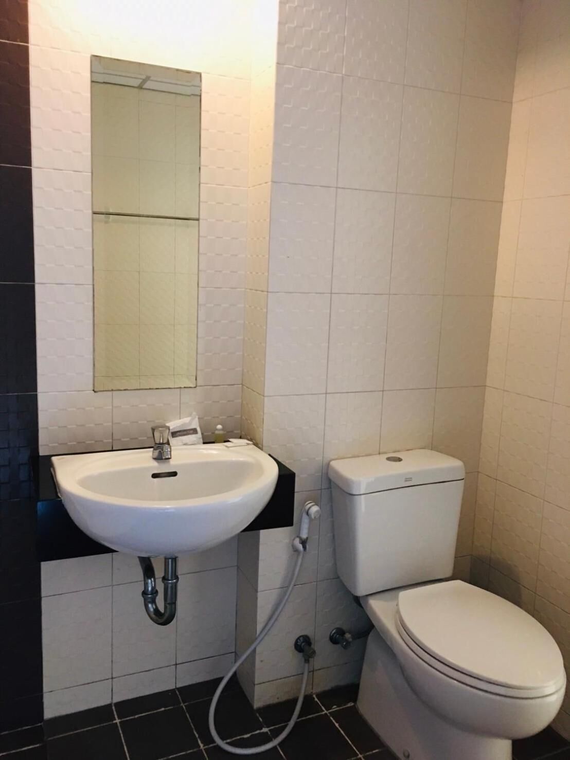 shower, free toiletries