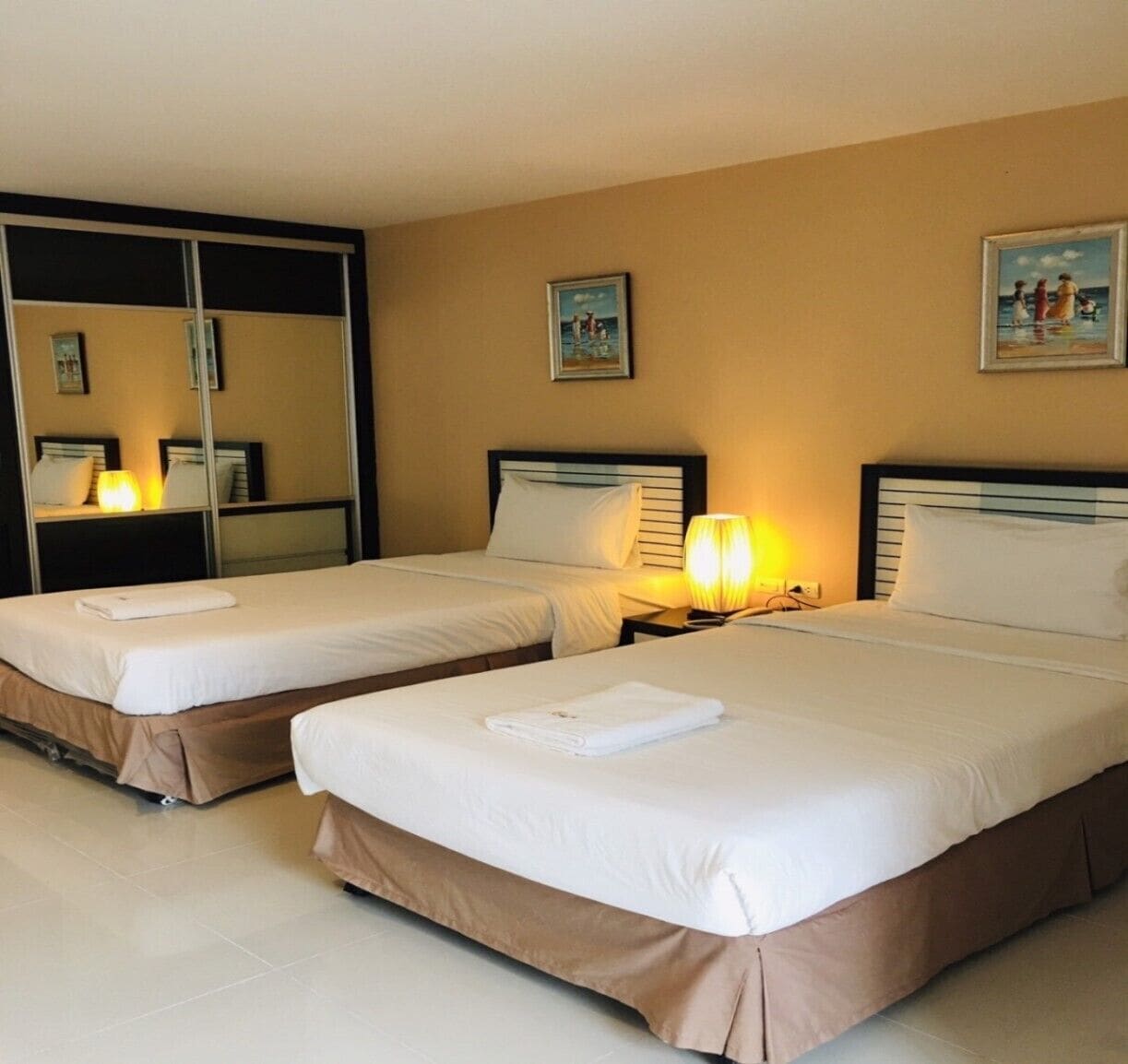 standard room | desk, wifi