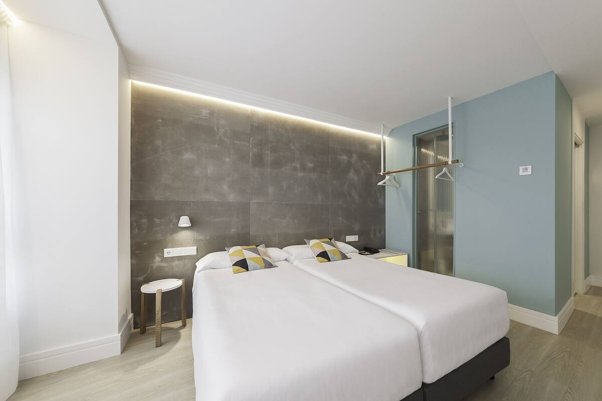Quarto duplo superior | Escrivaninha, cortinas blackout, quartos à prova de som