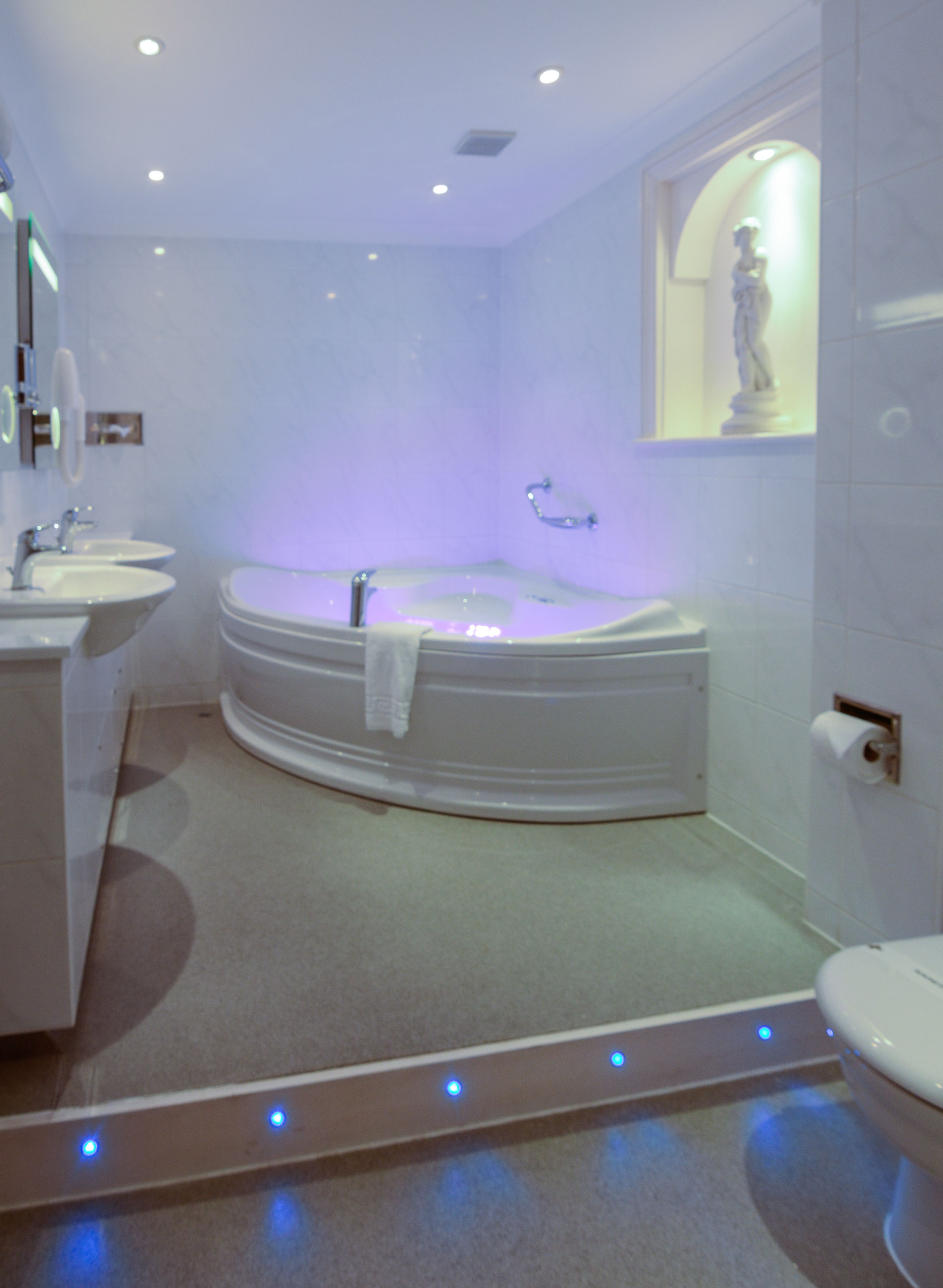 Superior Double Room, 1 King Bed, Jetted Tub | Private spa tub