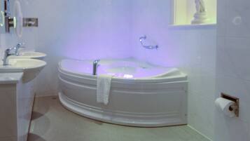 Superior Double Room, 1 King Bed, Jetted Tub | Private spa tub