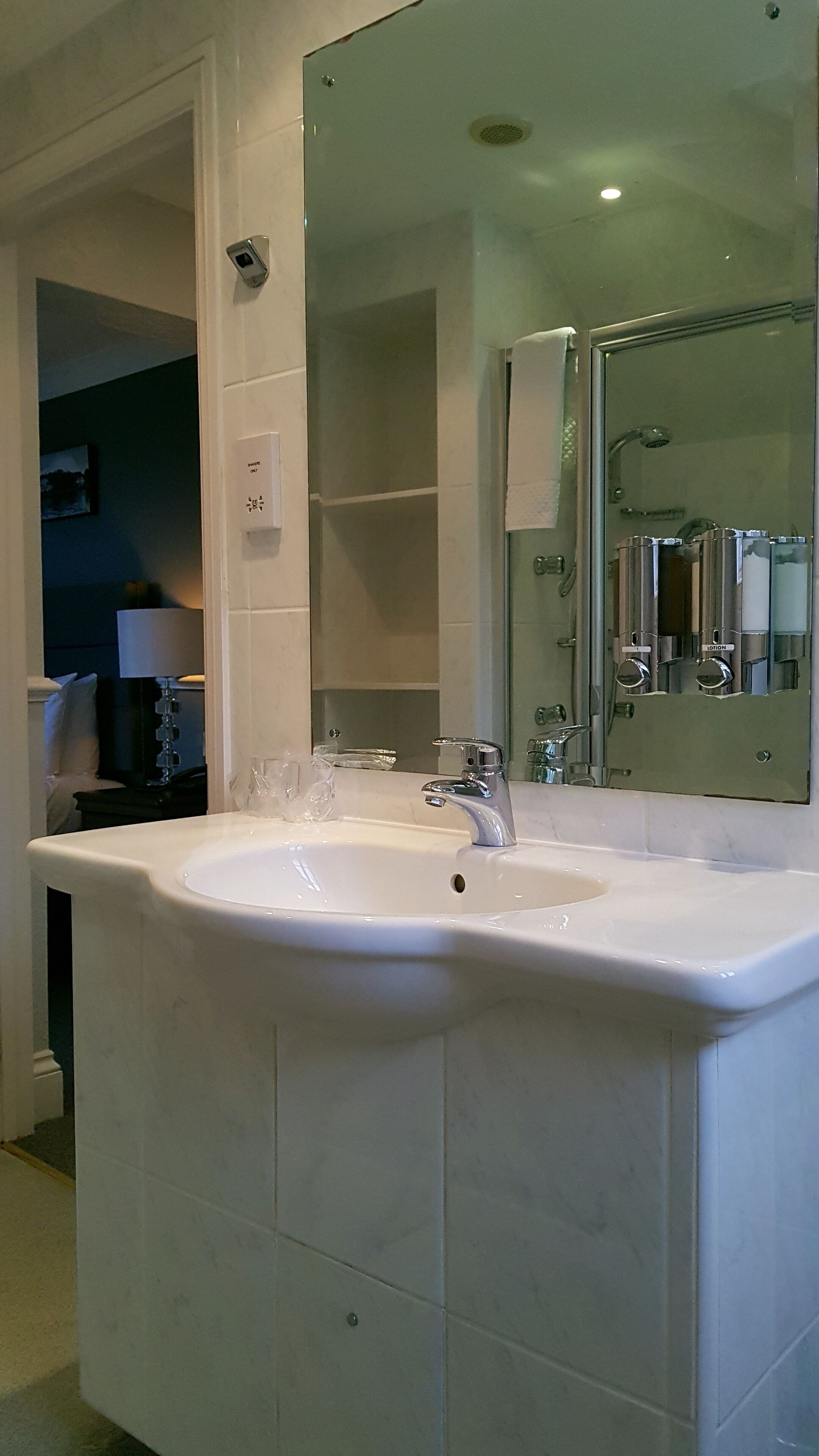 superior suite, 1 king bed, sea view | bathroom | free toiletries, hair dryer, towels