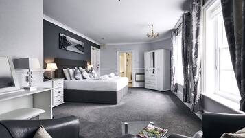 Habitación doble superior, 1 cama King size, hidromasaje | Escritorio, tabla de planchar con plancha, wifi gratis y ropa de cama