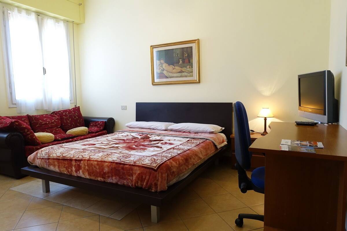 Deluxe Double Room | Desk, cots/infant beds, rollaway beds, WiFi