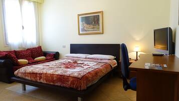 Deluxe Double Room | Desk, cots/infant beds, rollaway beds, WiFi