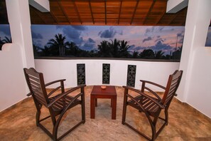 Habitación familiar | Minibar, escritorio, wifi gratis y ropa de cama 