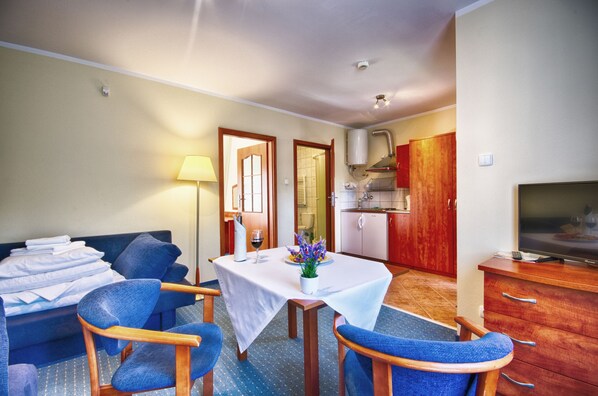 Family Bungalow, 1 Bedroom, Kitchenette (in a bungalow) | Living area