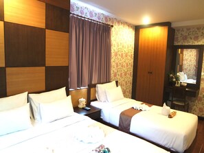 Desk, rollaway beds, free WiFi