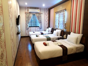 Desk, rollaway beds, free WiFi