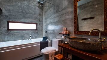 Deluxe Studio, 1 Bedroom, Bathtub, City View | Bathroom | Combined shower/tub, rainfall showerhead, free toiletries, hair dryer