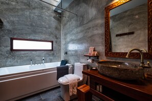 Deluxe Studio, 1 Bedroom, Bathtub, City View | Bathroom - Ipoh Bali Hotel (Ipoh)