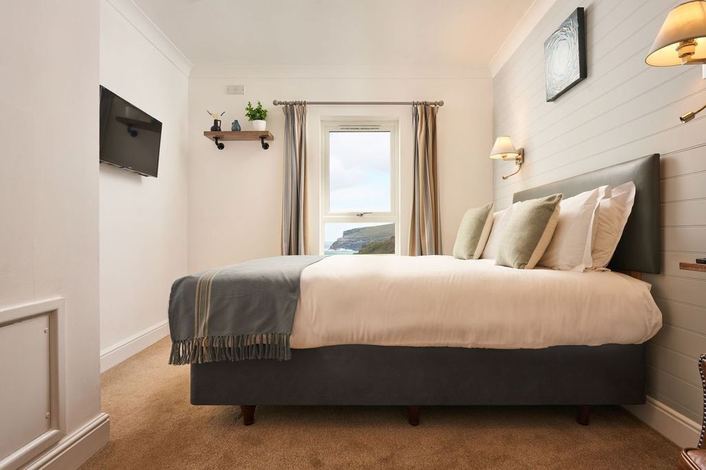 Comfort Double Room | Desk, iron/ironing board, free WiFi