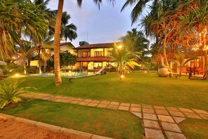 Garden - Sea Rock Villa (Induruwa)