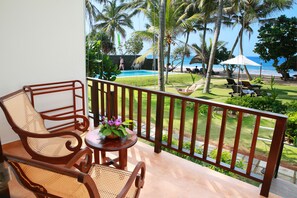 Superior Deluxe Room | Minibar, in-room safe, desk, iron/ironing board - Sea Rock Villa (Induruwa)
