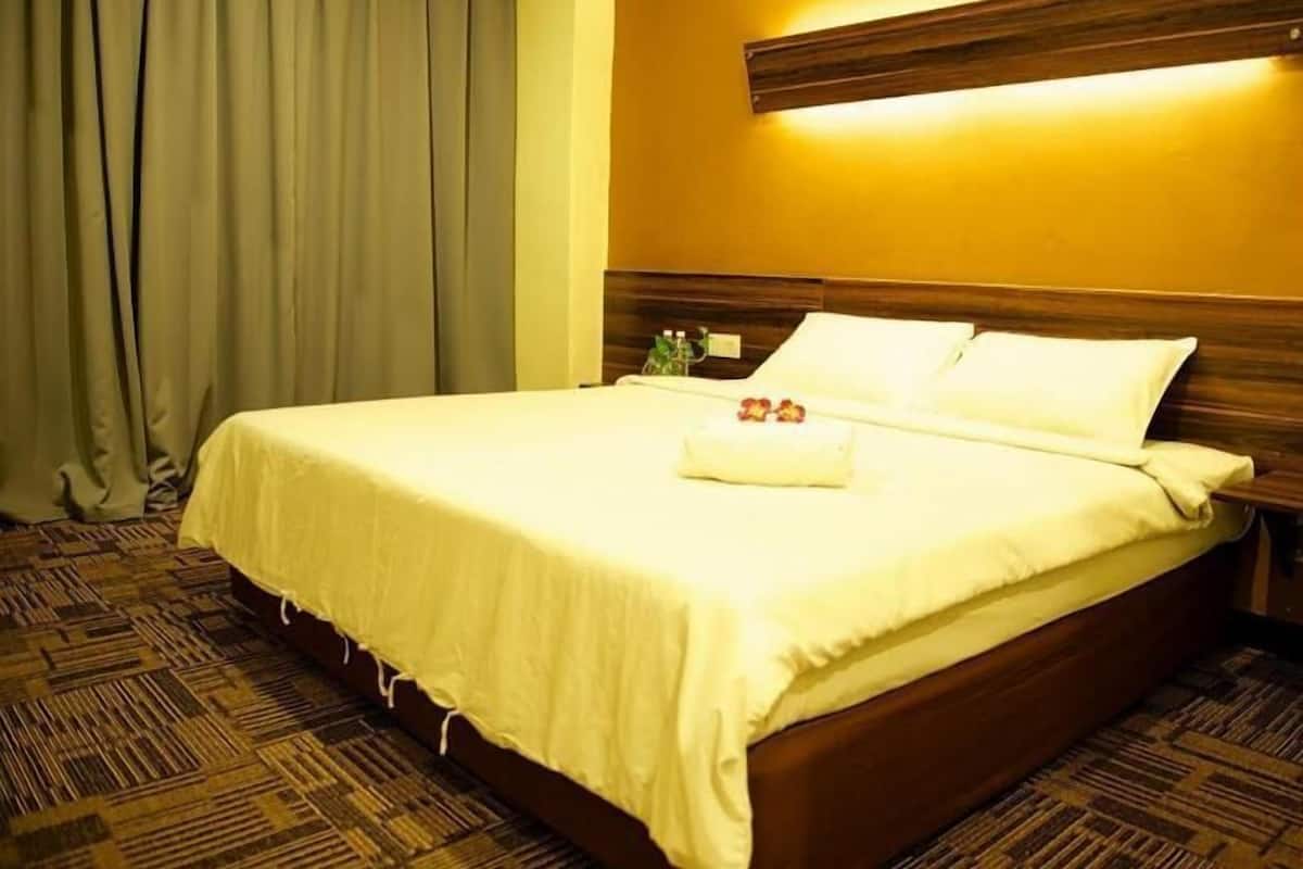 Iron/ironing board, free WiFi, bed sheets