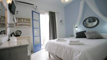 Double or Twin Room | In-room safe, iron/ironing board, free WiFi, bed sheets