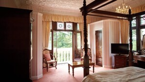 Junior Suite | Premium bedding, desk, cribs (surcharge), WiFi (free) - Highley Manor (Haywards Heath)