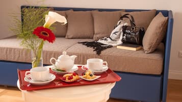 Quarto triplo luxo | Roupas de cama premium, frigobar, cofres nos quartos, escrivaninha