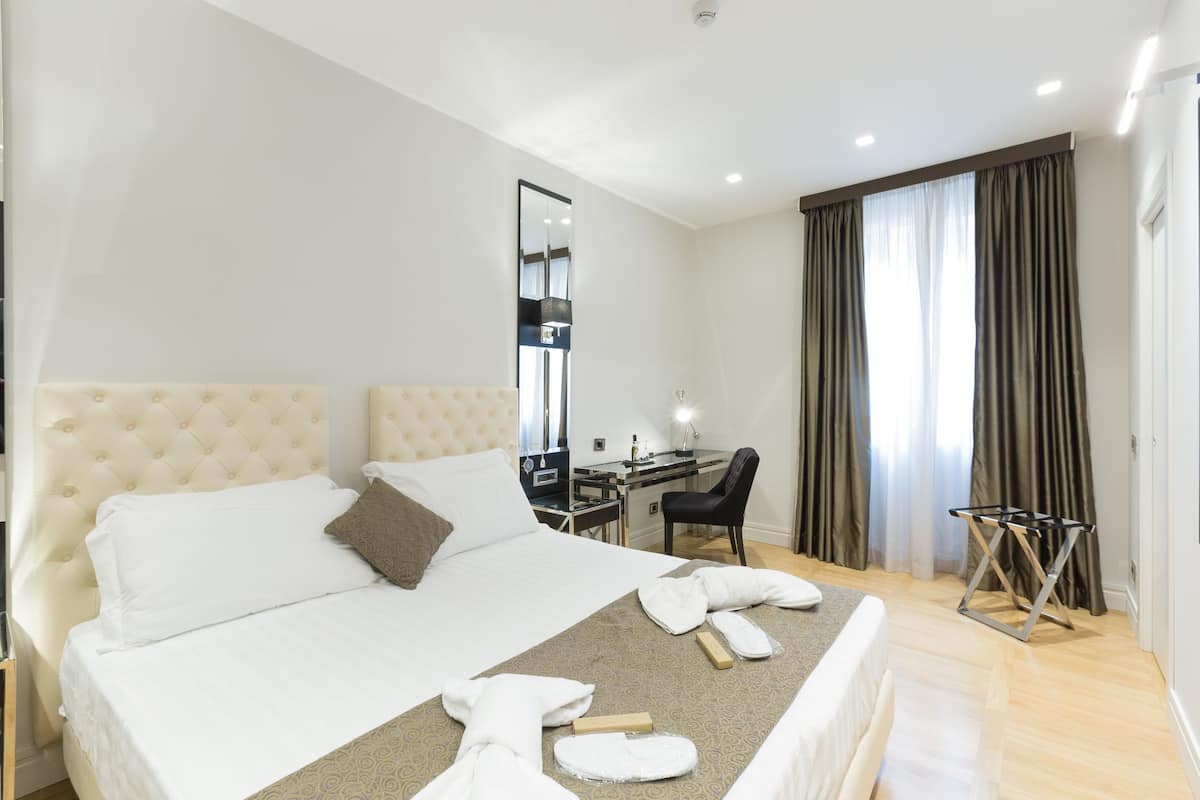 Premium bedding, minibar, in-room safe, desk