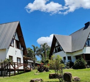 Superior-paritalo, 2 makuuhuonetta, keittiö, näköala laguunille | Oleskelualue | 21–tuumainen LCD-televisio, jossa kaapelikanavat