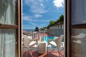 Habitación Confort con 1 cama matrimonial o 2 individuales | Minibar, caja de seguridad en la habitación y escritorio 