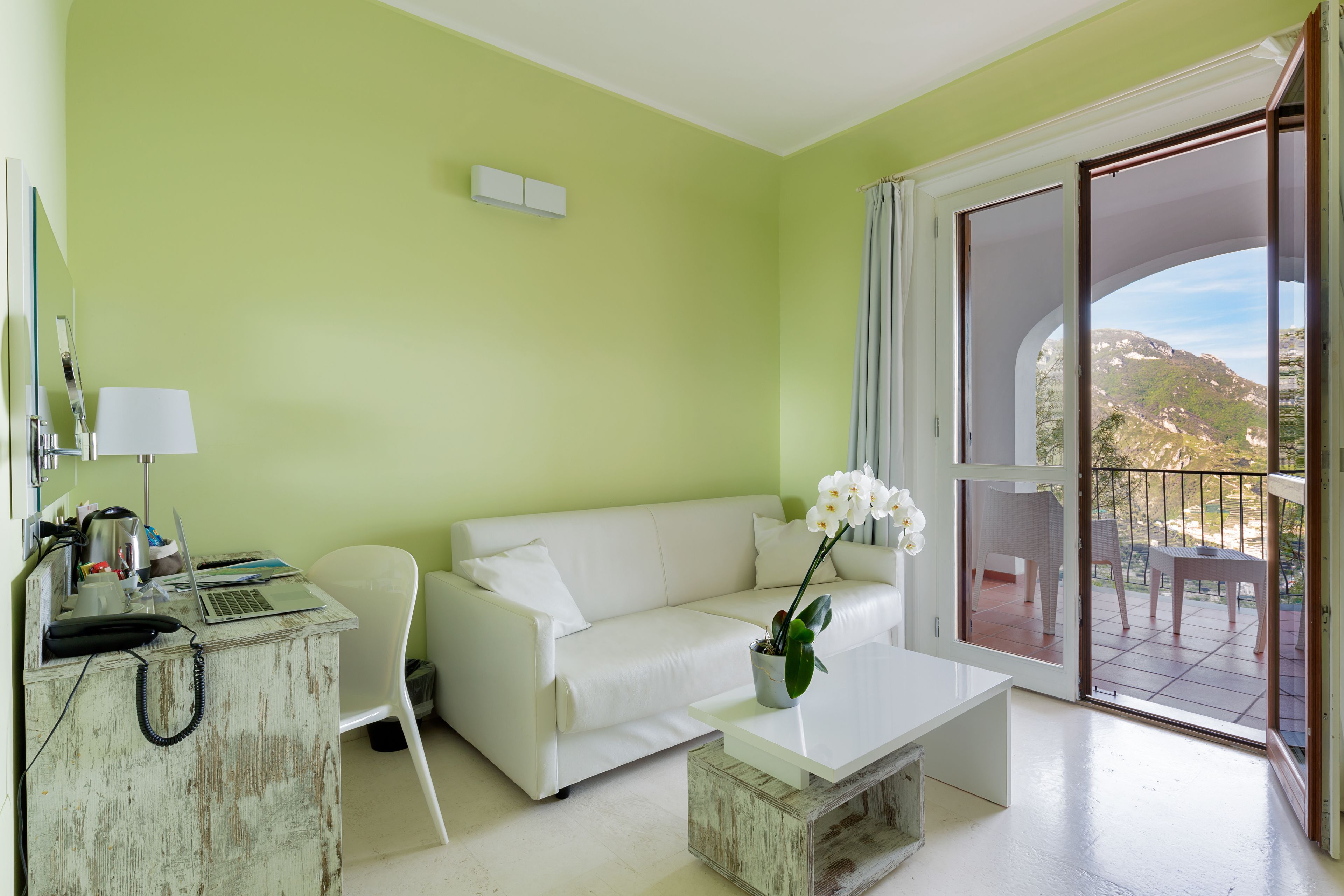 comfort suite | 1 bedroom, minibar, in-room safe, desk