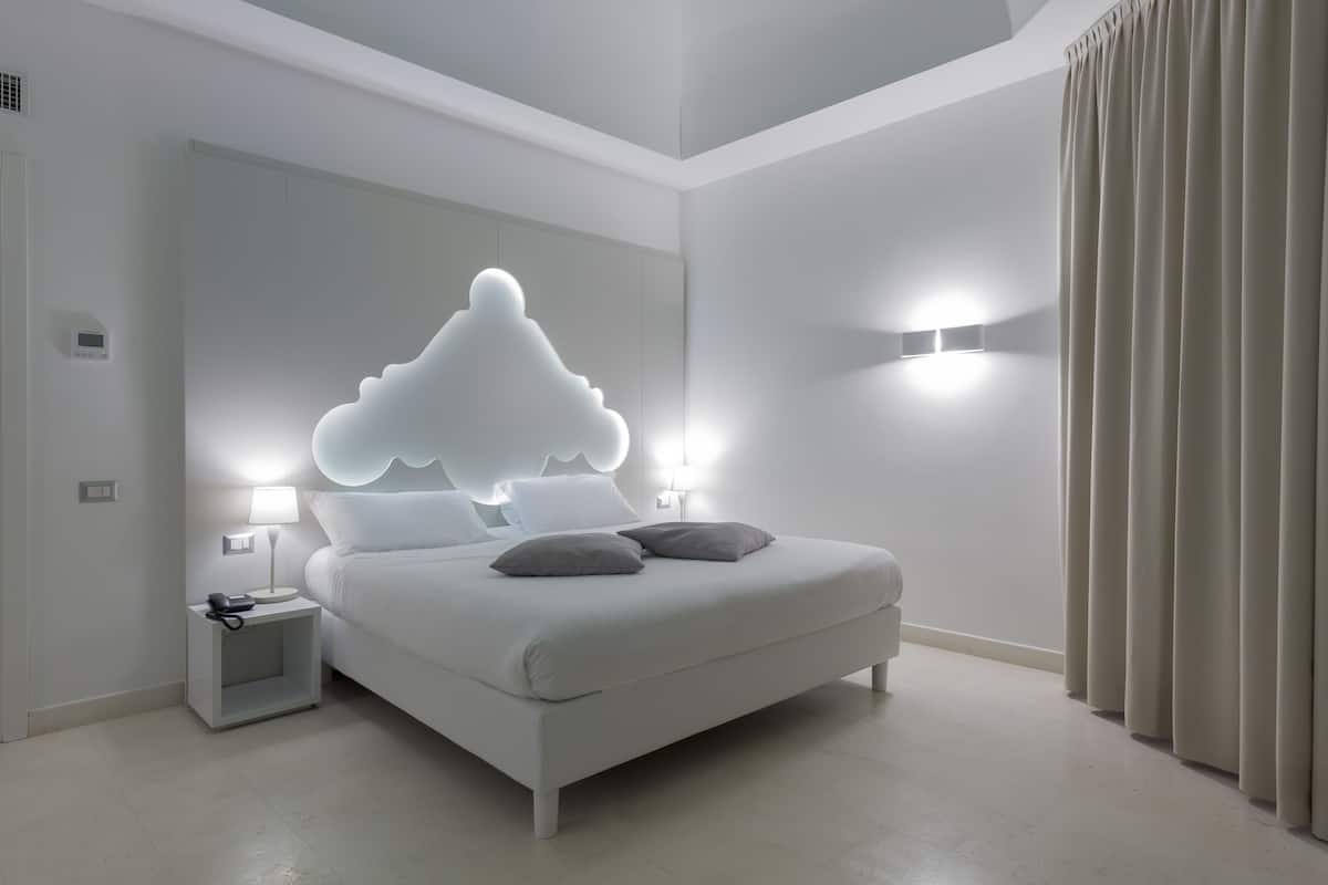 junior suite | 1 bedroom, minibar, in-room safe, desk