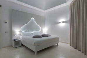 Junior Suite | Minibar, in-room safe, desk, blackout drapes - Villa Piedimonte (Ravello)