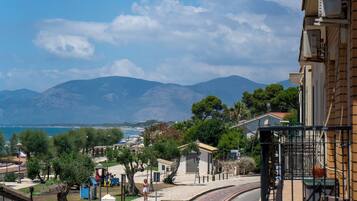 Panoramic House | Water view