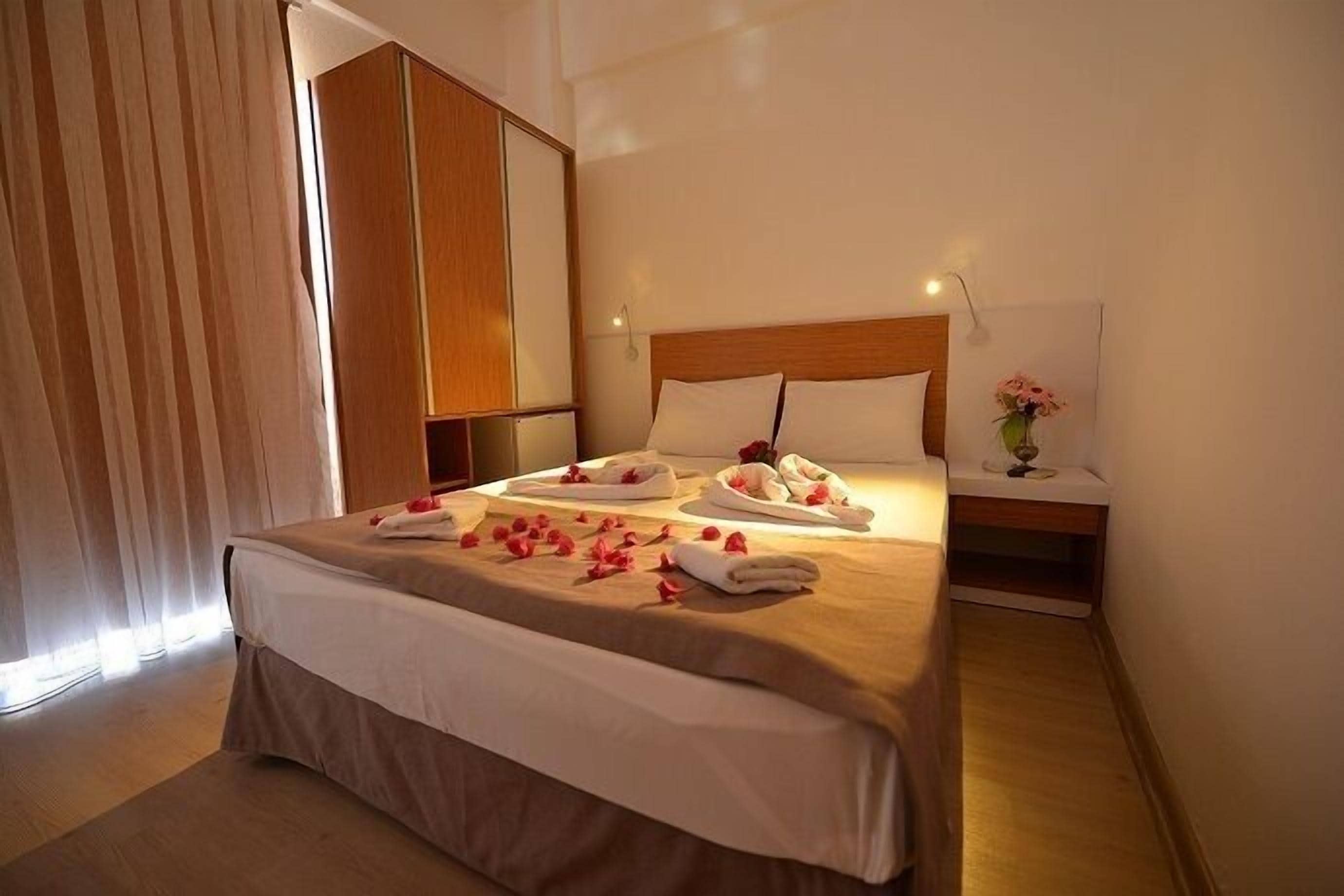 In-room safe, desk, free WiFi, bed sheets