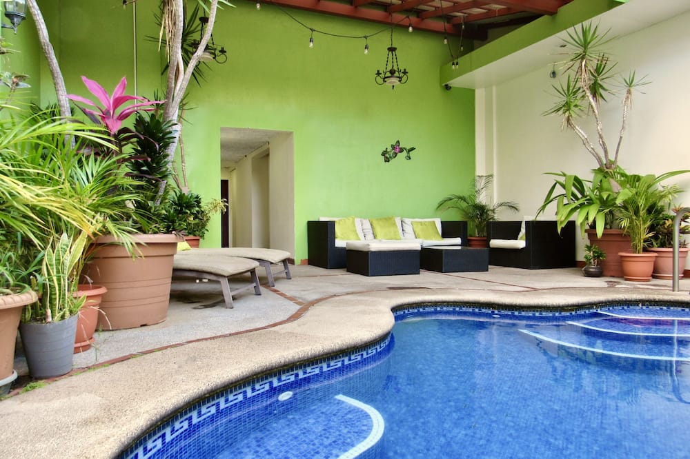 Hotel La Guaria Inn & Suites